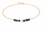 Detalle del collar NOA con perla natural y ojo de tigre azul lago
