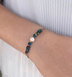 Pulsera Noa puesta en la muñeca