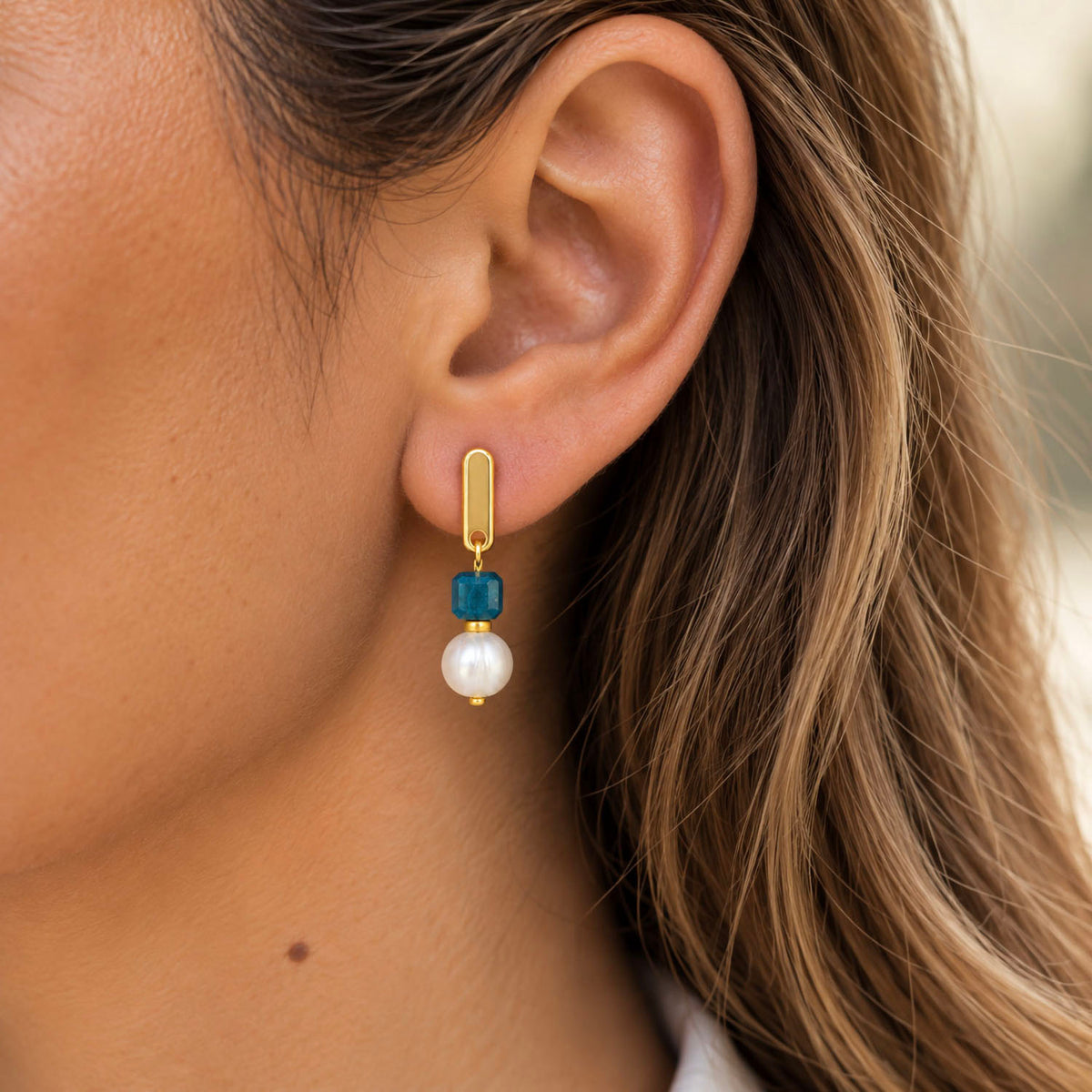 Pendientes NOA de ANAIA Jewels sobre modelo