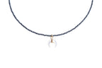  Collar de hematita natural con colgante de media luna de nácar detalle
