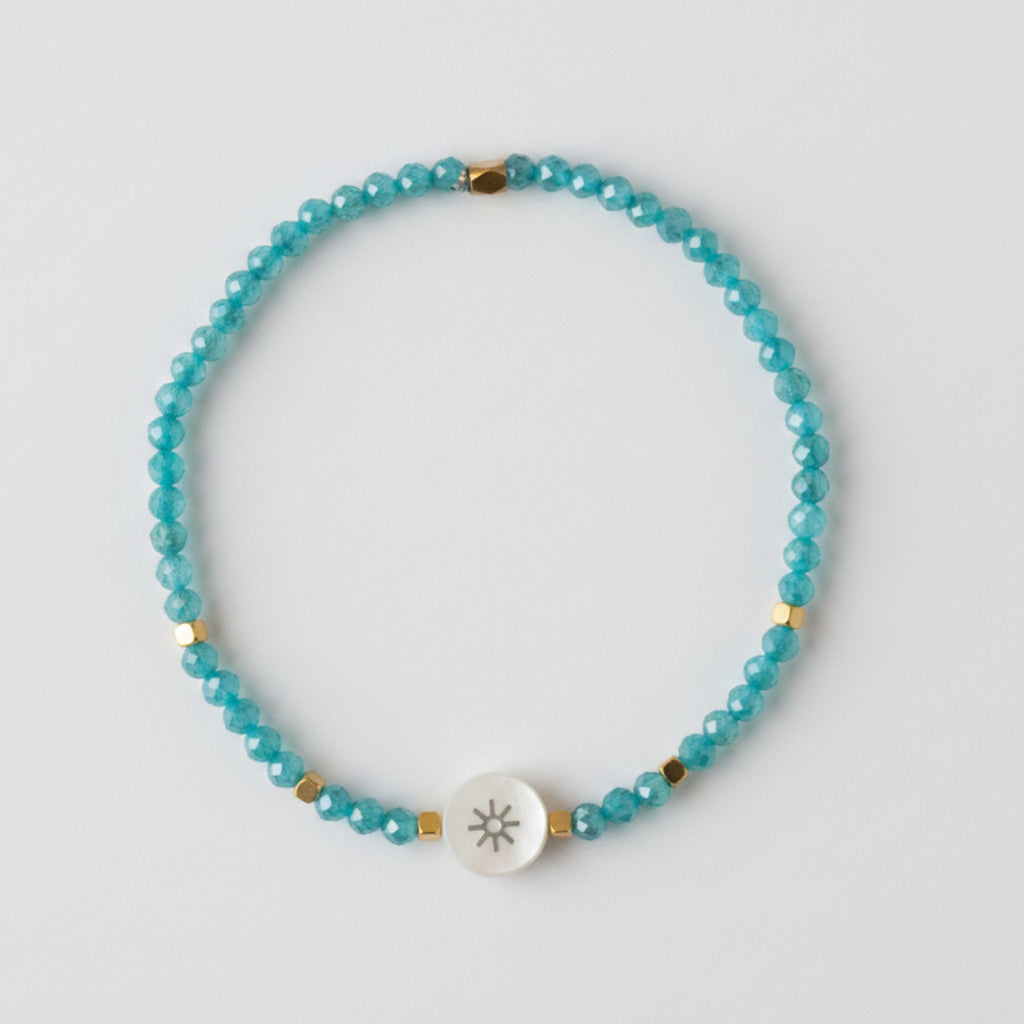 Pulsera de Circonitas con charm de nácar