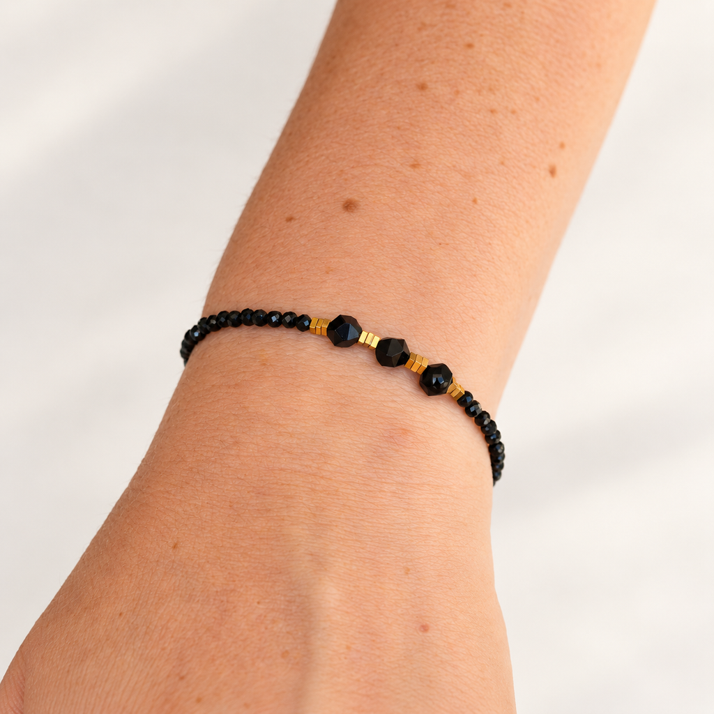 Pulsera RIONA ·  Espinela Negra Natural y Acero Inoxidable