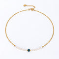 Collar Liv on white background