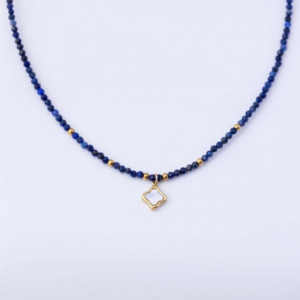 Lapislazuli Trebol white studio background