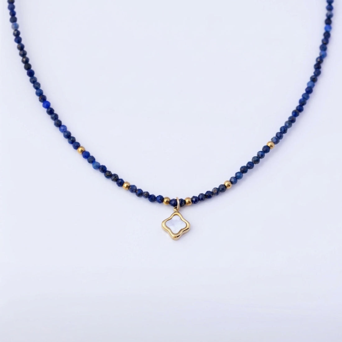Lapislazuli Trebol white studio background